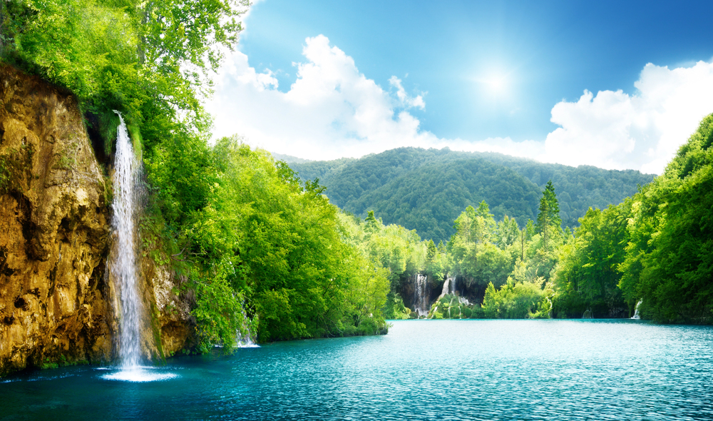Explore Croatia’s top destinations, including Dubrovnik, Split, and the stunning Plitvice Lakes National Park
