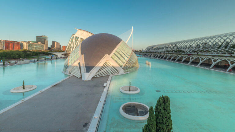 Hemisfèric Tickets: IMAX & Planetarium Experience in Valencia
