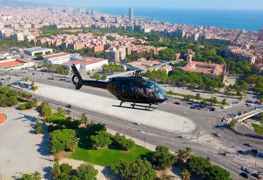 Barcelona Helicopter Tour: Sagrada Família & Coastline Views